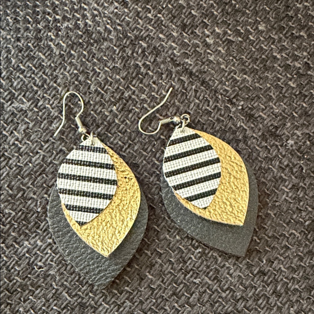 Elegant Gold and Black Layered Earrings